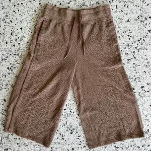 Lululemon Wide Leg cropped pants